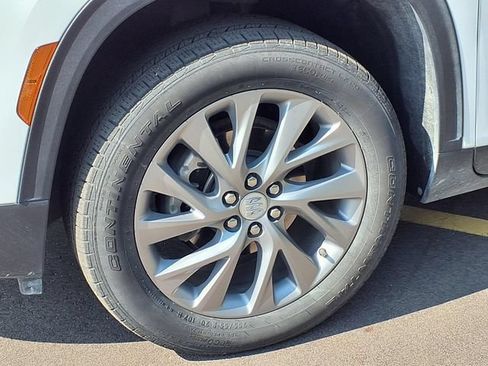Used 2025 Buick Enclave Preferred FWD image 31