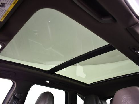 Used 2017 Porsche Cayenne Platinum Edition image 38