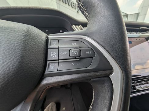 Used 2022 Jeep Grand Cherokee Limited image 20