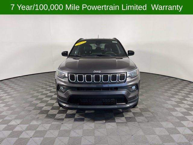 Used 2023 Jeep Compass Latitude AWD/4WD image 2