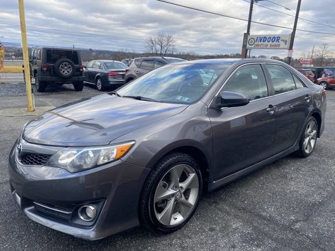 Used 2013 Toyota Camry SE image 1