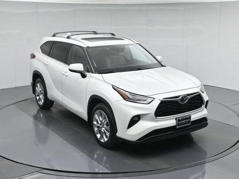 Used 2022 Toyota Highlander Limited FWD image 45
