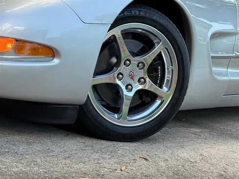 Used 2004 Chevrolet Corvette Coupe w/ Preferred Equipment Group image 11