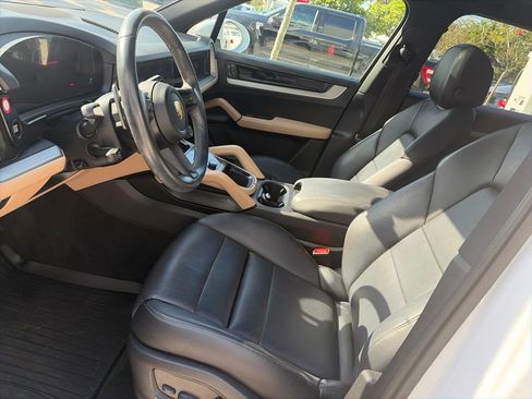 Certified 2024 Porsche Cayenne AWD/4WD image 7