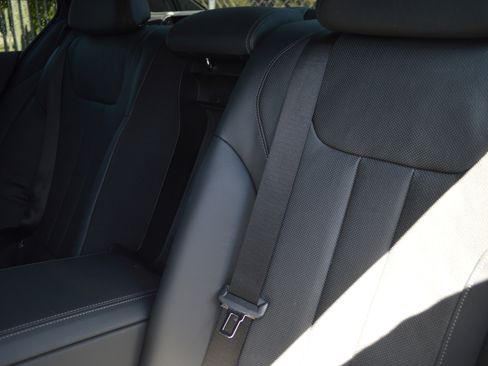 Used 2022 BMW 740i w/ M Sport Package image 29