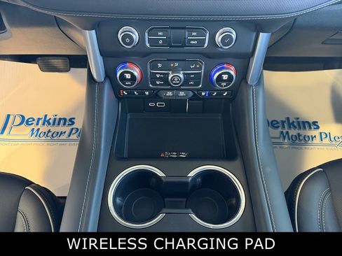 Used 2023 GMC Yukon XL SLT w/ SLT Luxury Package image 25