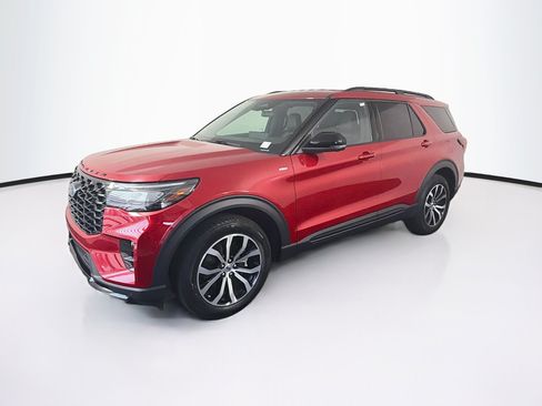 Used 2025 Ford Explorer ST-Line AWD/4WD image 3