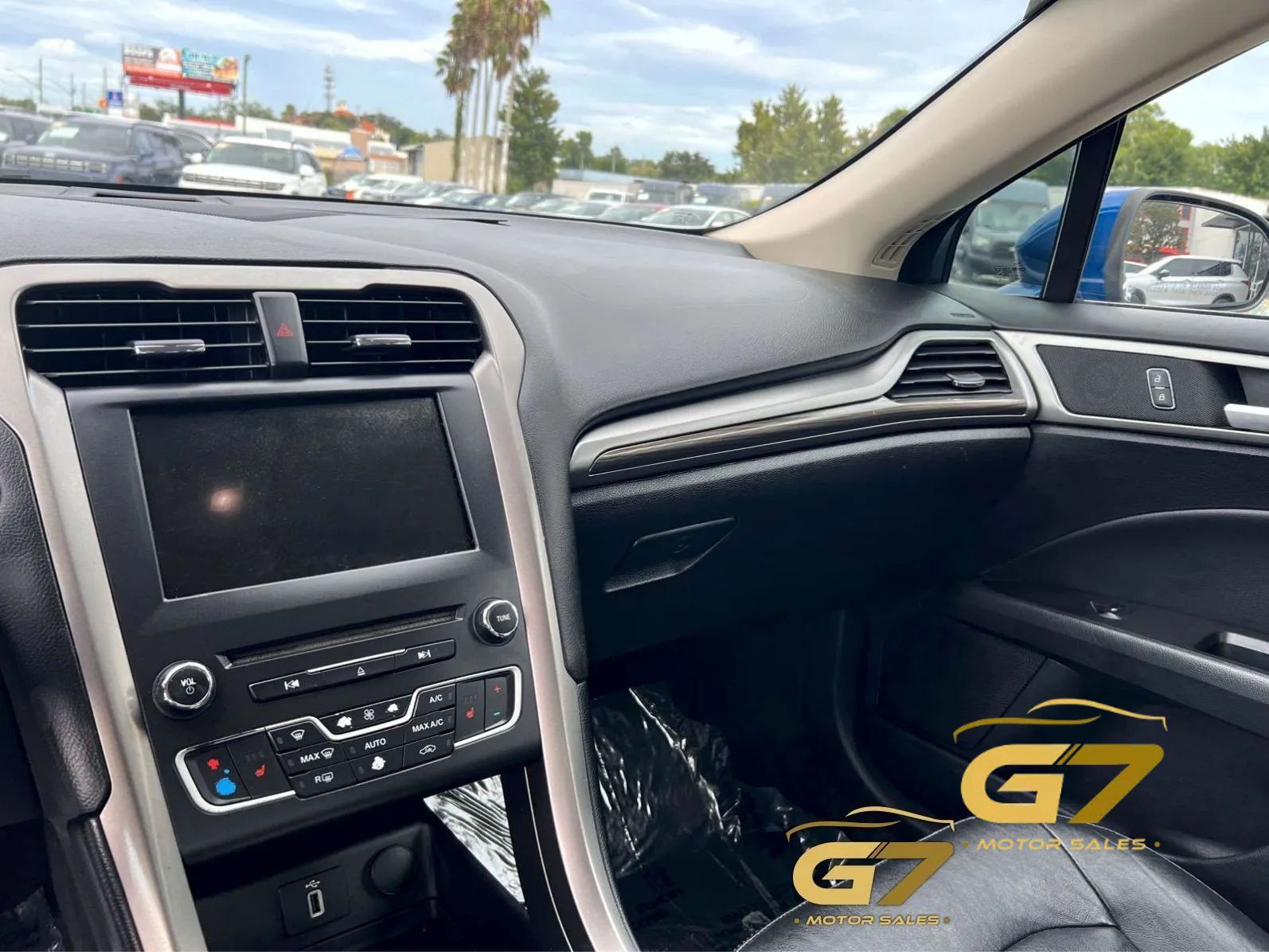Used 2018 Ford Fusion SE w/ Fusion SE Technology Package FWD image 19