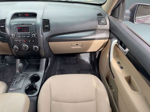 Used 2012 Kia Sorento LX image 27