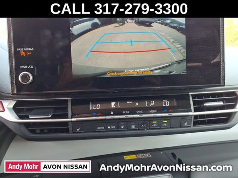 Used 2025 Toyota Sienna XLE FWD image 31