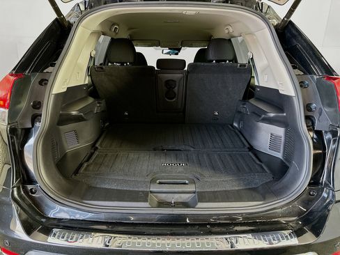 Used 2019 Nissan Rogue SV w/ Premium Package image 27