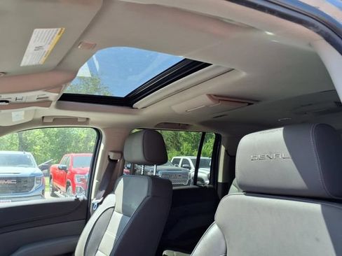 Used 2019 GMC Yukon XL Denali w/ Denali Ultimate Package AWD/4WD image 18