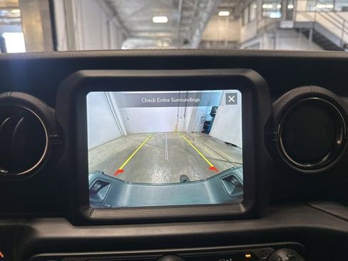 Used 2023 Jeep Gladiator Overland image 24