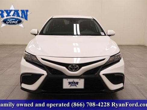 Used 2024 Toyota Camry SE image 8