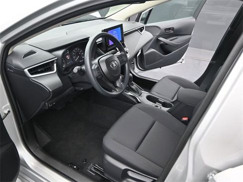 Used 2025 Toyota Corolla LE image 4