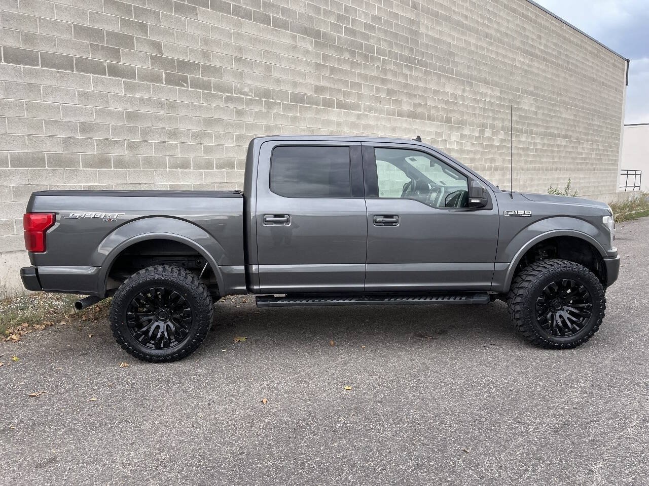 Used 2019 Ford F150 Lariat w/ Equipment Group 502A Luxury AWD/4WD image 2