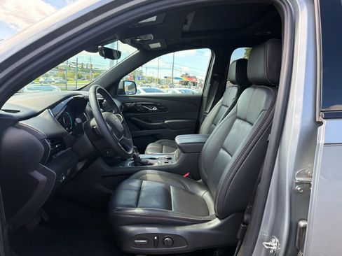 Certified 2023 Chevrolet Traverse RS w/ LPO, Floor Liner Package AWD/4WD image 7