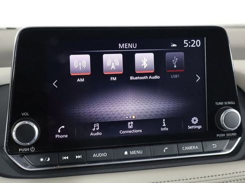 Used 2025 Nissan Rogue SV FWD image 29