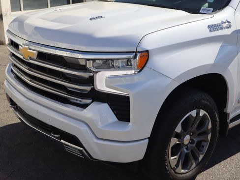 Certified 2025 Chevrolet Silverado 1500 High Country w/ Technology Package image 6