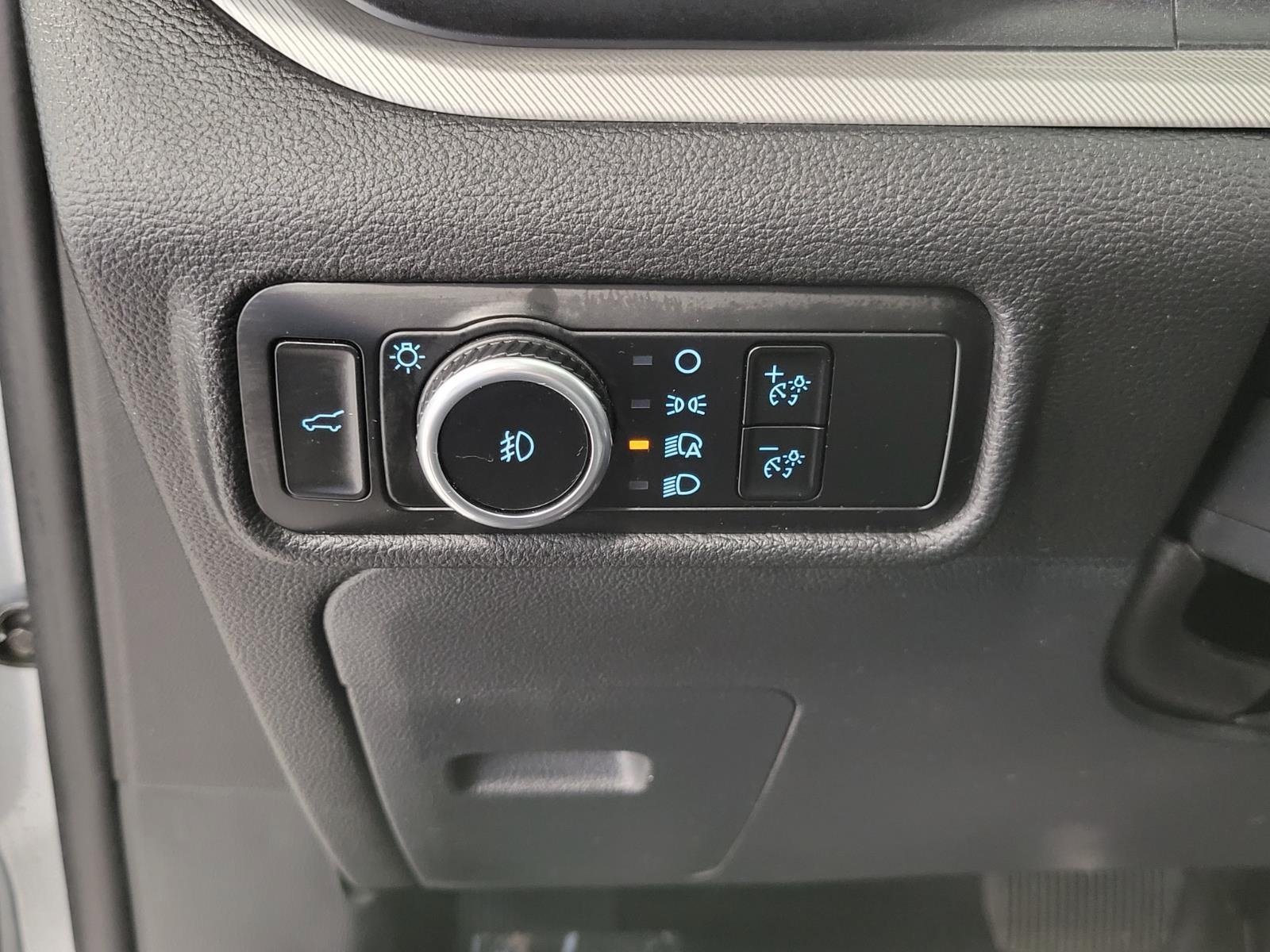 Used 2024 Ford Explorer XLT w/ Equipment Group 202A AWD/4WD image 10
