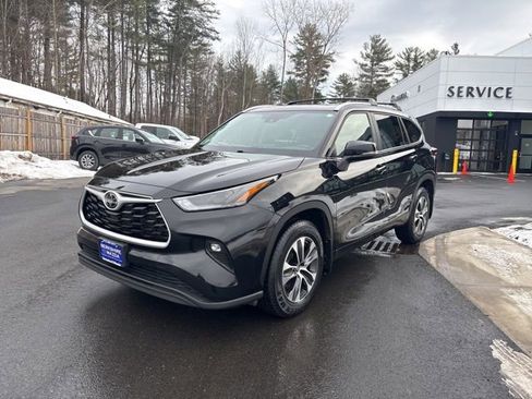 Used 2024 Toyota Highlander XLE image 11