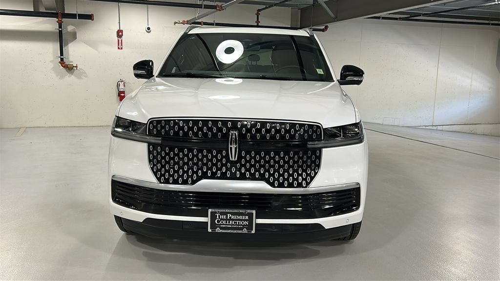 Used 2026 Lincoln Navigator L Reserve AWD/4WD image 2