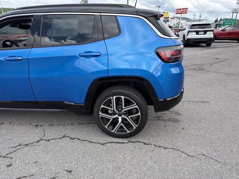 Used 2025 Jeep Compass Limited w/ Elite Group AWD/4WD image 9