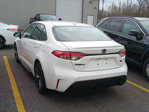 Used 2024 Toyota Corolla SE w/ SE Premium Package image 3