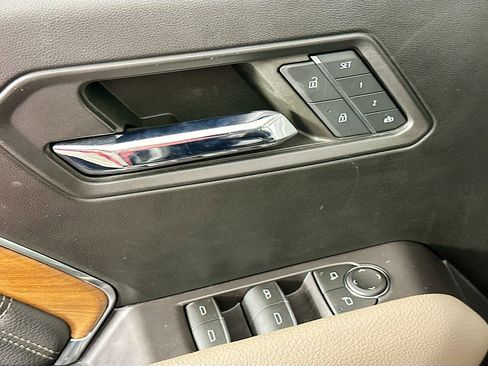 Used 2023 GMC Canyon Denali image 19