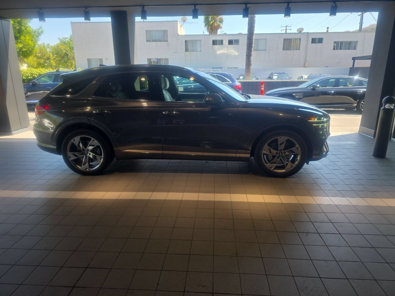 Used 2023 Genesis Electrified GV70 AWD/4WD image 30