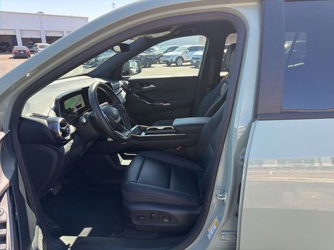 Used 2025 Chevrolet Equinox LT w/ Convenience Package II image 10