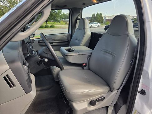 Used 2005 Ford F250 XL RWD image 10