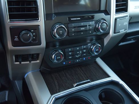 Used 2020 Ford F350 Lariat w/ Lariat Ultimate Package AWD/4WD image 18