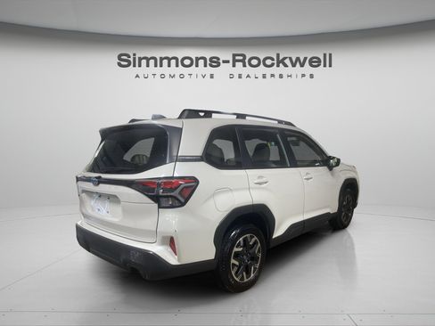 Used 2025 Subaru Forester AWD/4WD image 5