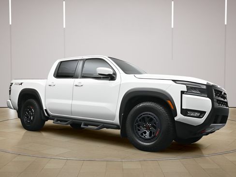 Certified 2025 Nissan Frontier Pro-X RWD image 23