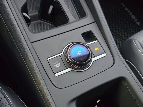 New 2026 Volkswagen Tiguan SE R-Line image 28