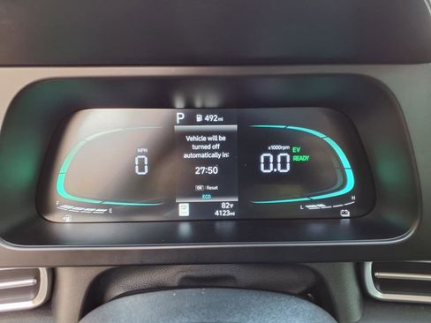 Used 2025 Hyundai Elantra Blue image 36