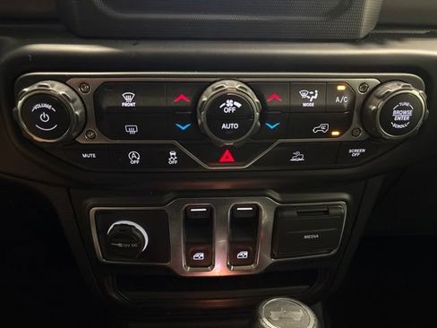 Used 2022 Jeep Wrangler Sport AWD/4WD image 23