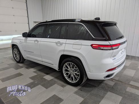 Used 2022 Jeep Grand Cherokee Summit w/ Luxury Tech Group V image 2