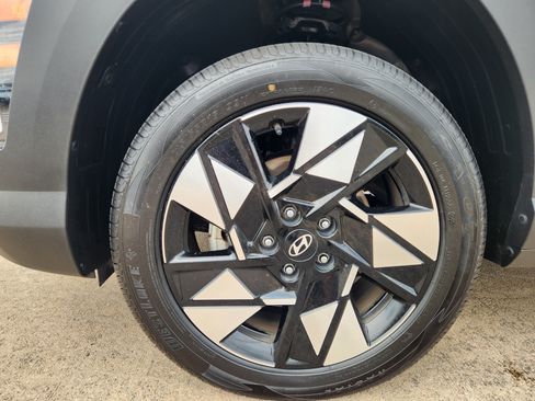 Used 2024 Hyundai Kona SEL AWD/4WD image 11