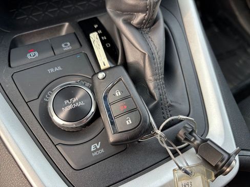 Used 2025 Toyota RAV4 LE image 22