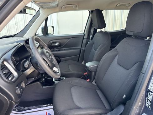 Used 2023 Jeep Renegade Latitude image 12