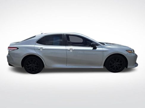 Used 2020 Toyota Camry LE FWD image 11