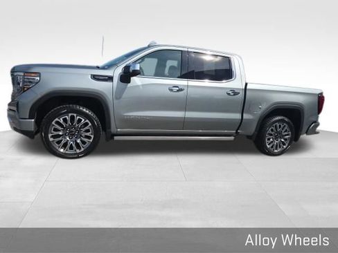 Used 2025 GMC Sierra 1500 Denali Ultimate AWD/4WD image 13