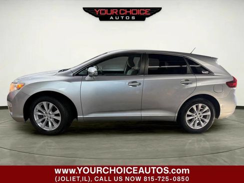 Used 2015 Toyota Venza LE image 2