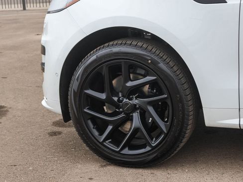 New 2026 Land Rover Range Rover Sport Dynamic SE image 9