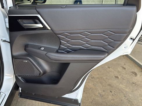 New 2026 Mitsubishi Outlander SEL FWD image 32