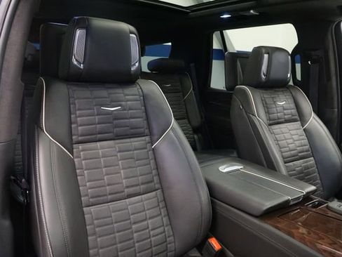 Used 2023 Cadillac Escalade Sport Platinum w/ LPO, ONYX Package AWD/4WD image 20