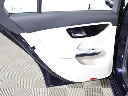 Used 2023 Mercedes-Benz C 300 4MATIC Sedan w/ Exclusive Trim Package image 27