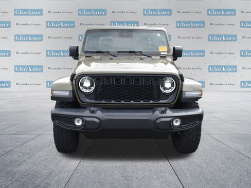 Used 2025 Jeep Gladiator Sport AWD/4WD image 8